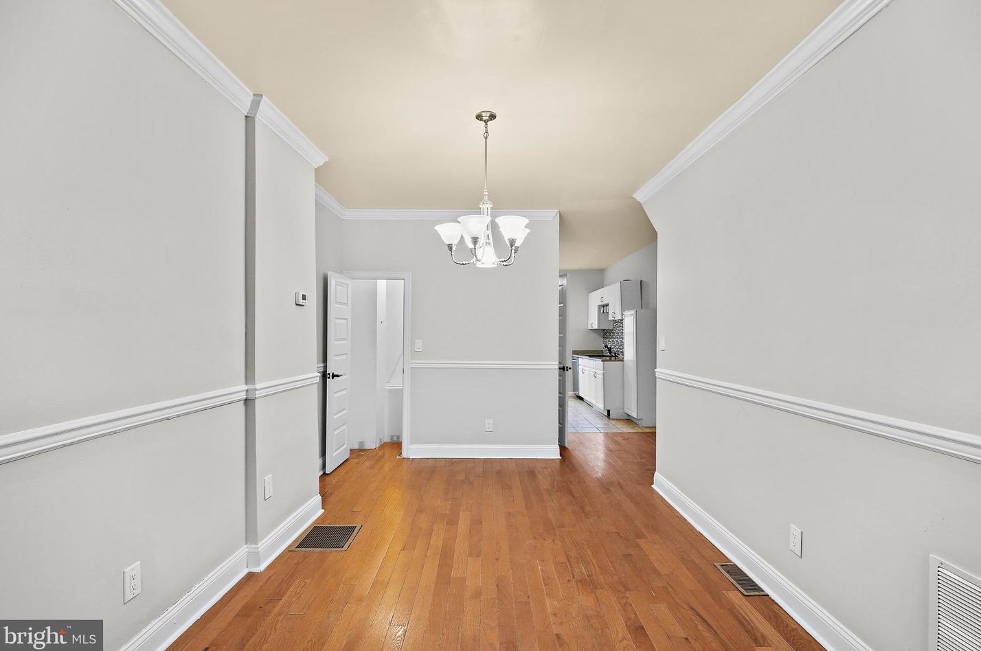 75 Kossuth St, Baltimore, MD 21229-3622