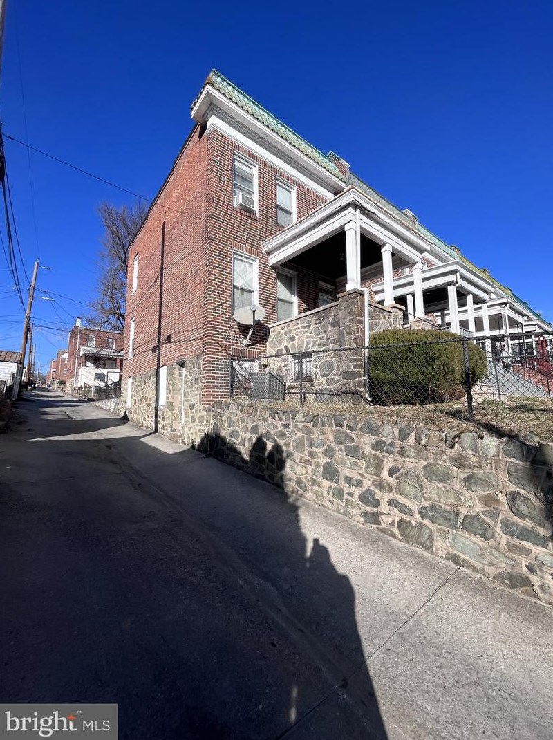 4738 Amberley Ave, Baltimore, MD 21229-3302