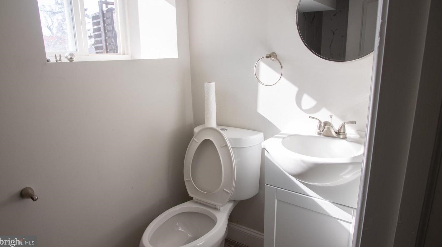 5215 Bosworth Ave, Baltimore MD  21207-6861 exterior