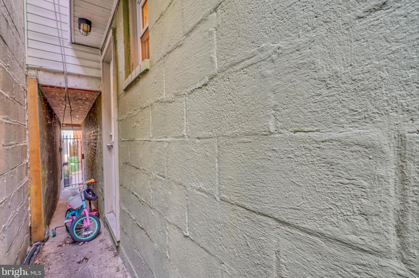 209 Madeira St, Baltimore MD  21231-2623 exterior