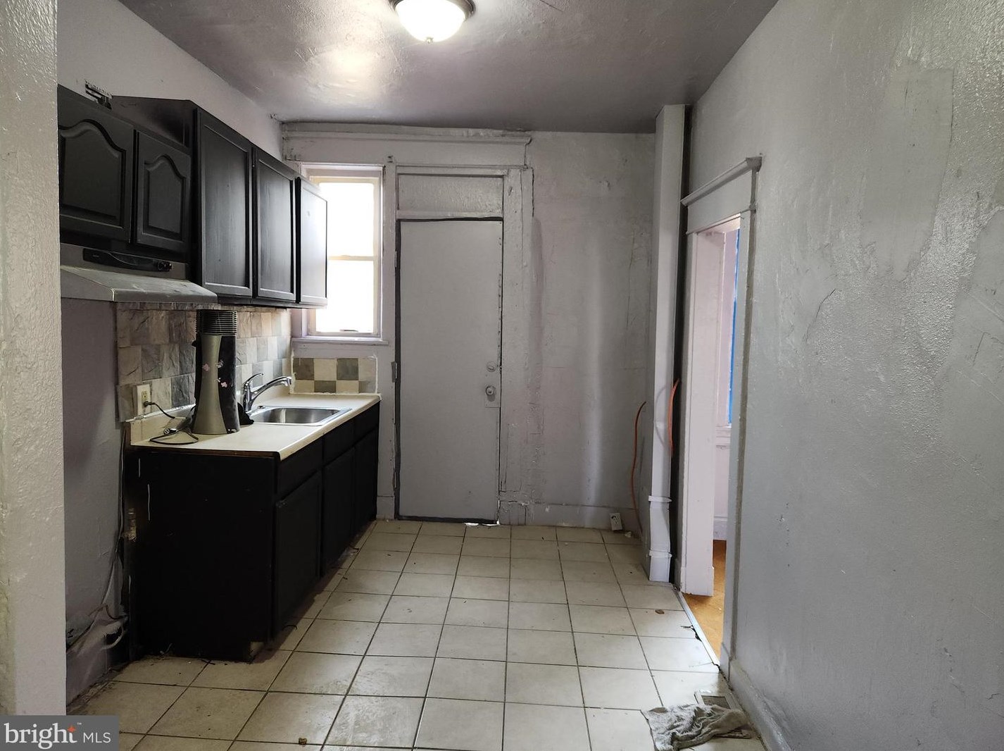 2220 Monroe St, Baltimore MD  21217-1320 exterior