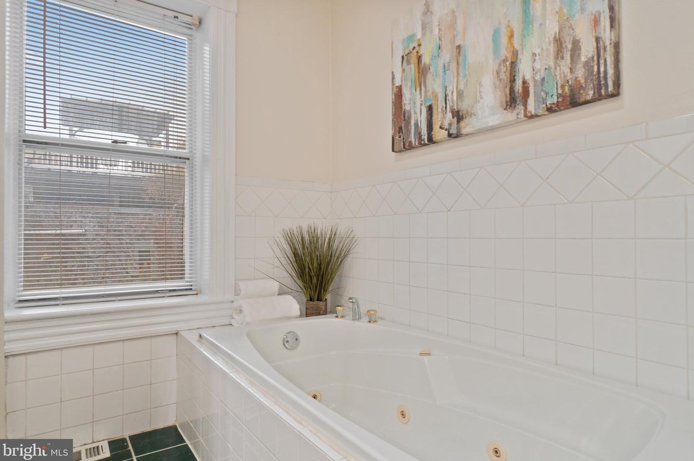 2112 Cambridge St, Baltimore MD  21231-3206 exterior