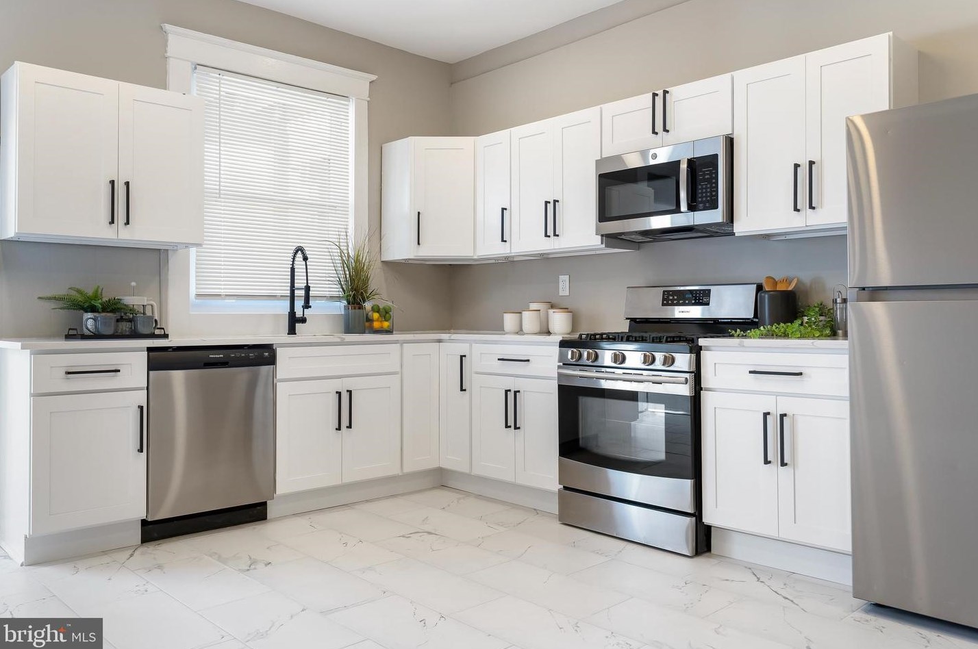 2928 Clifton Park Ter, Baltimore MD  21213-1135 exterior