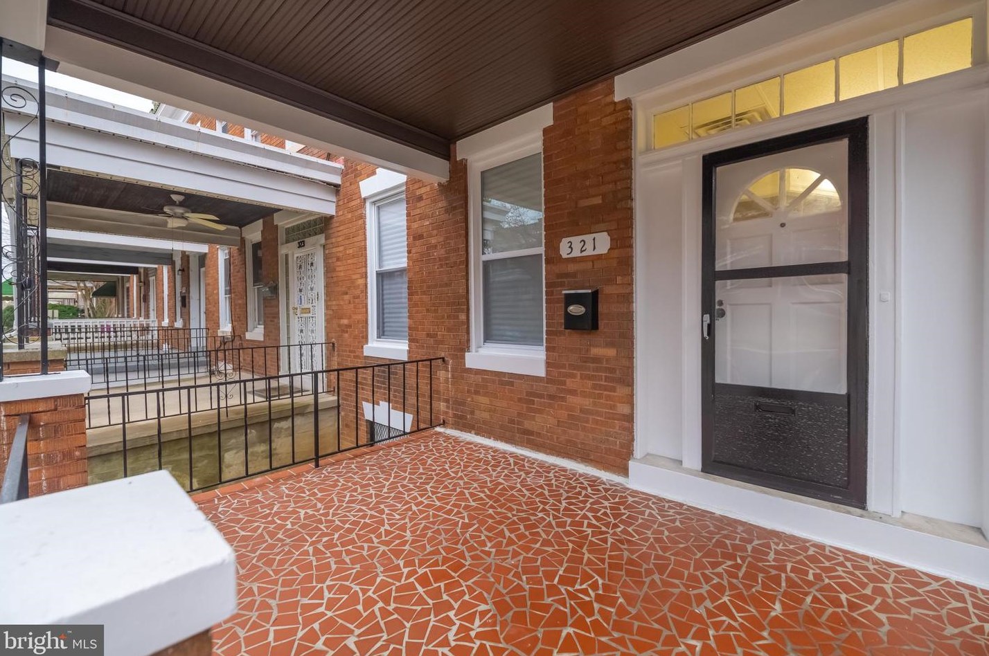 321 Lyndhurst St, Baltimore, MD 21229-2950