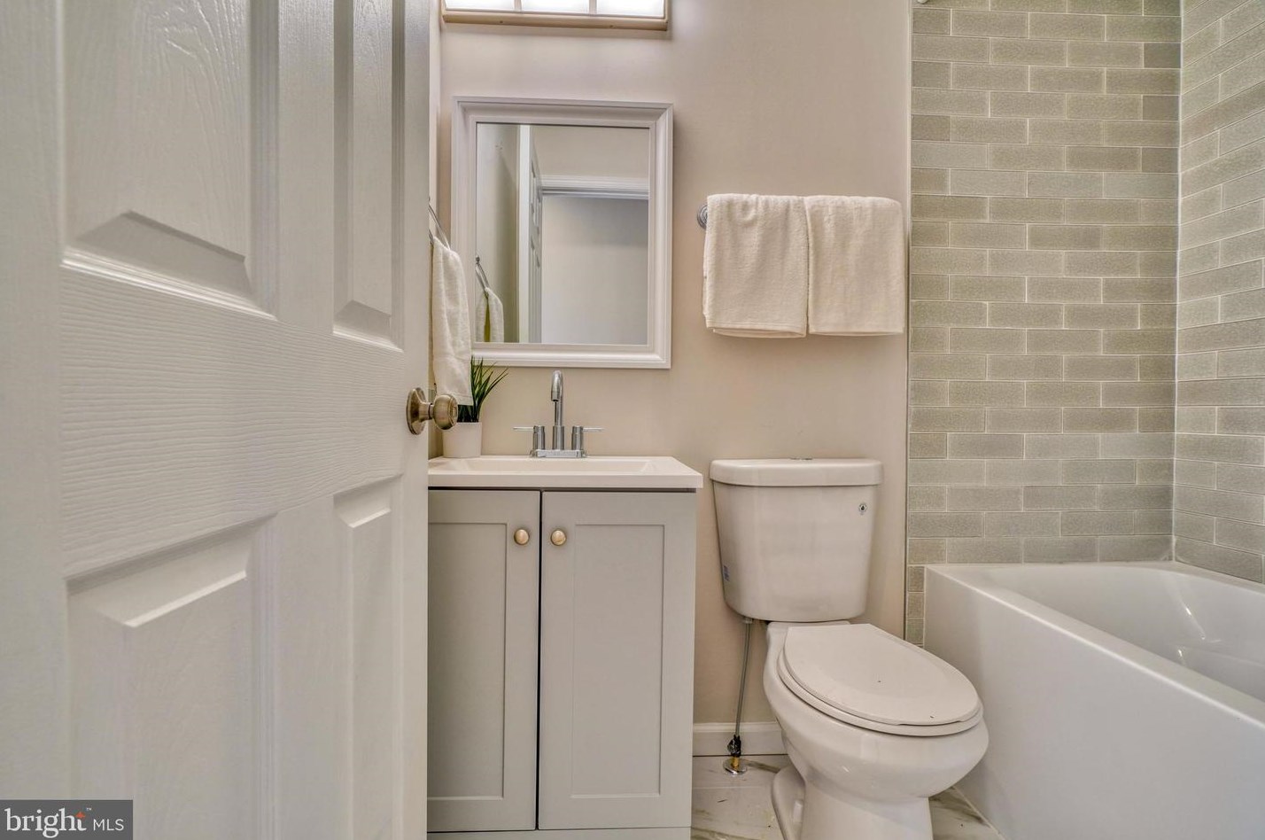206 Castle St, Baltimore, MD 21231-2601