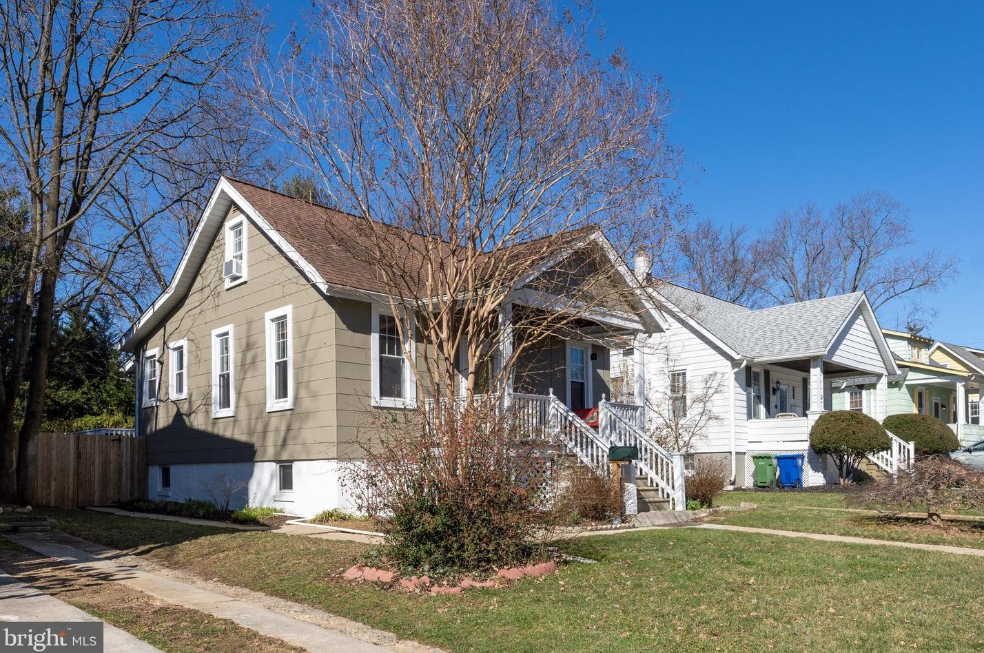 6016 Pinehurst Rd, Baltimore, MD 21212-2918
