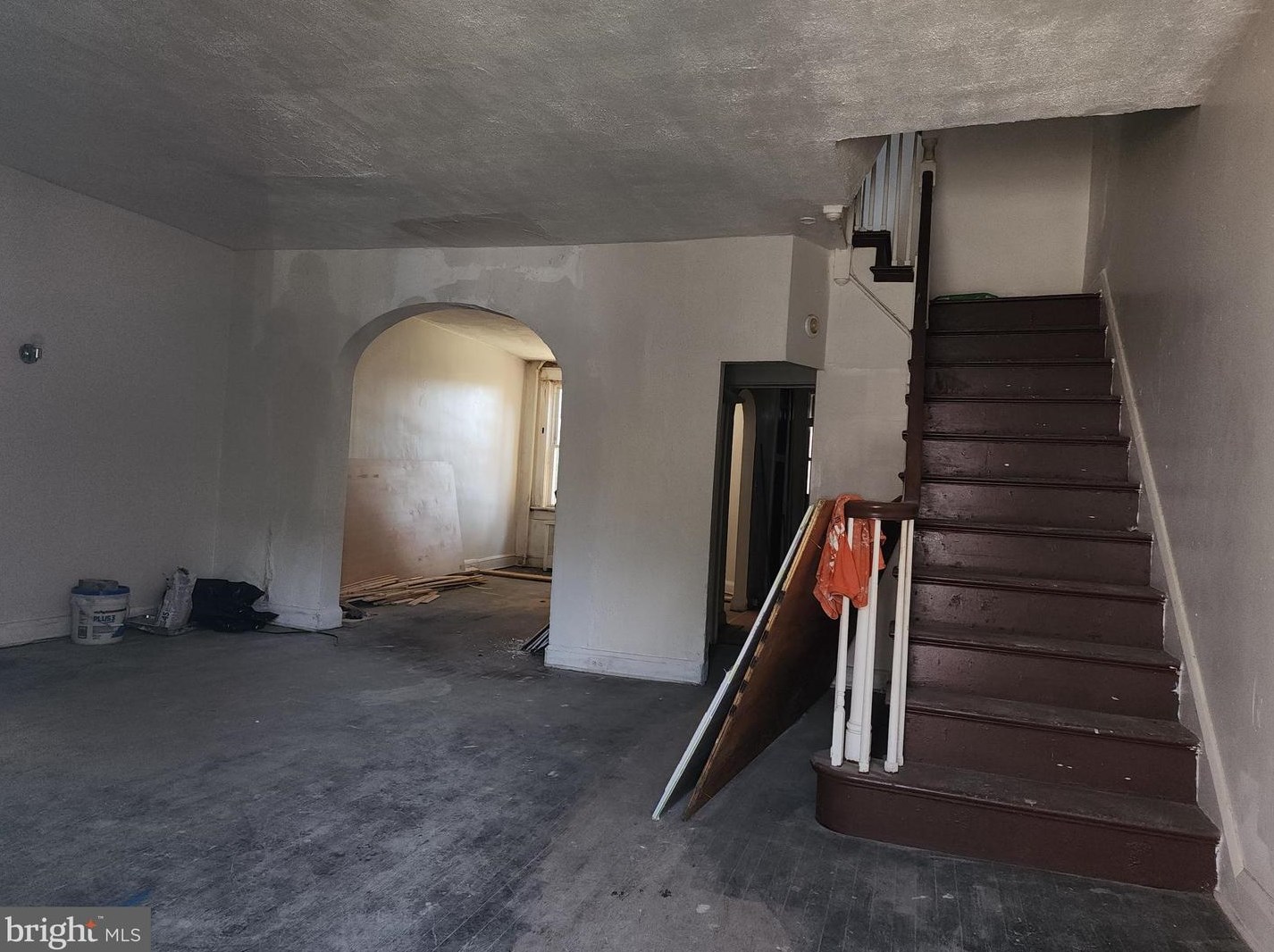 731 Grantley St, Baltimore, MD 21229-2032