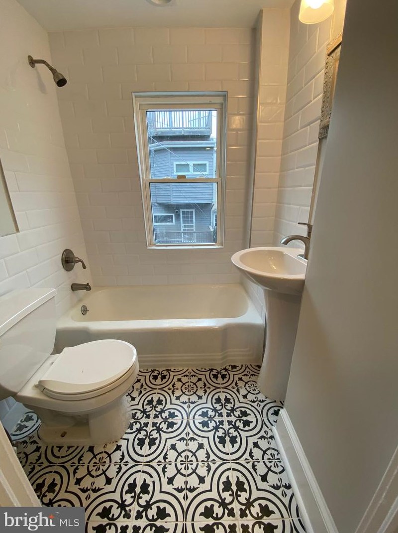923 Binney St, Baltimore MD  21224-4704 exterior
