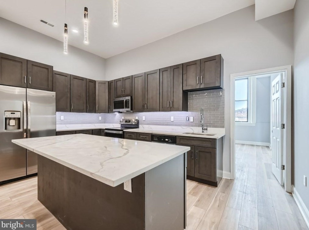 1007 N Charles St #3, Baltimore, MD 21201