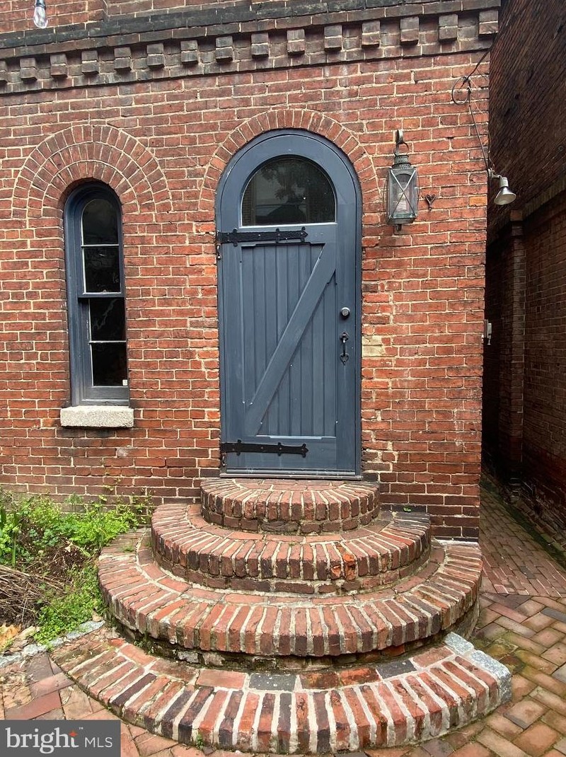 17 E Branch Ln, Baltimore, MD 21201