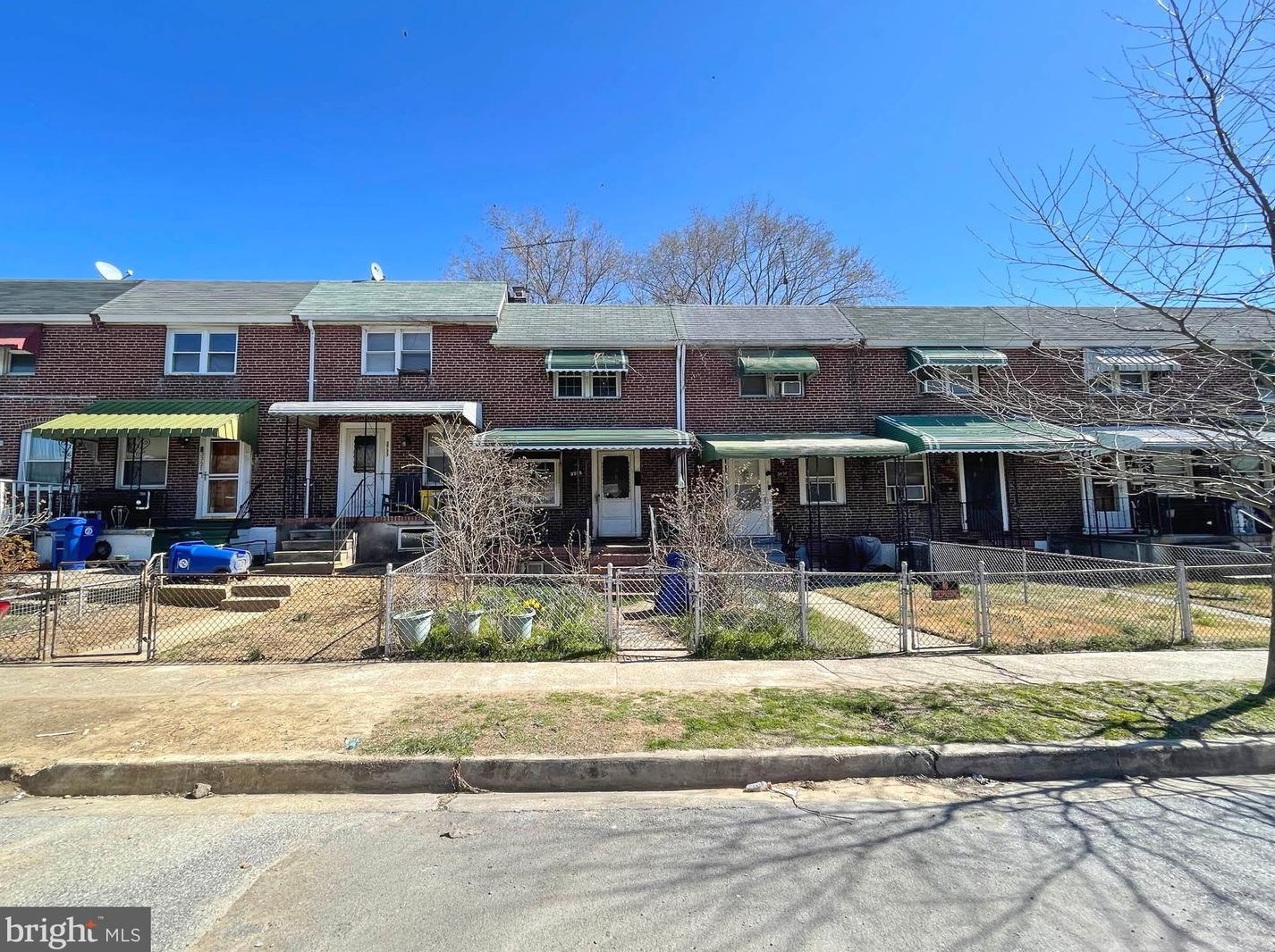 3735 10th St, Baltimore MD  21225-2220 exterior