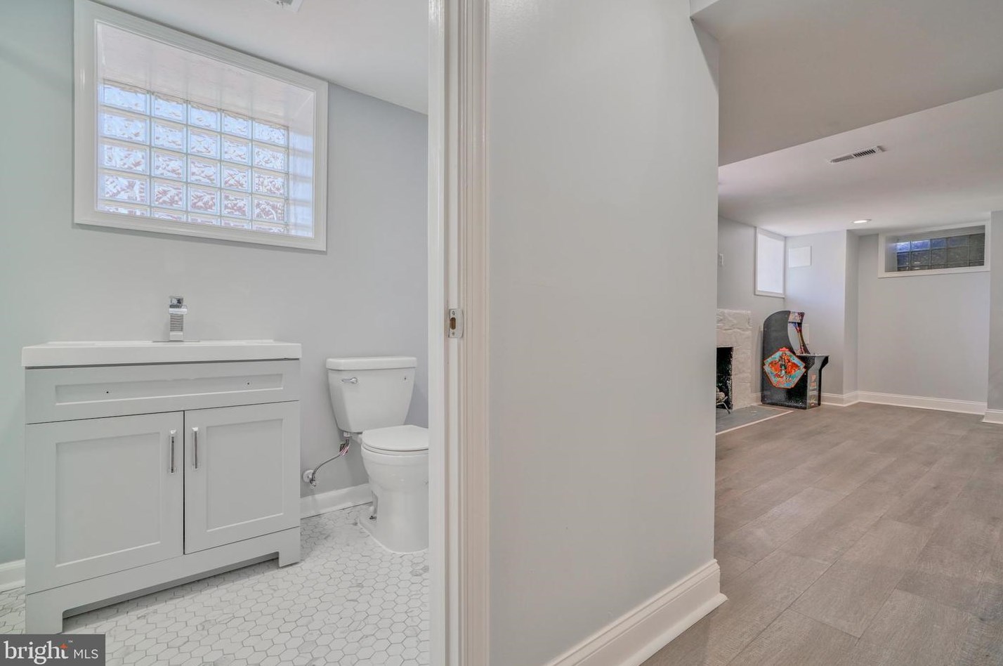 1637 Kingsway Rd, Baltimore MD  21218-1646 exterior