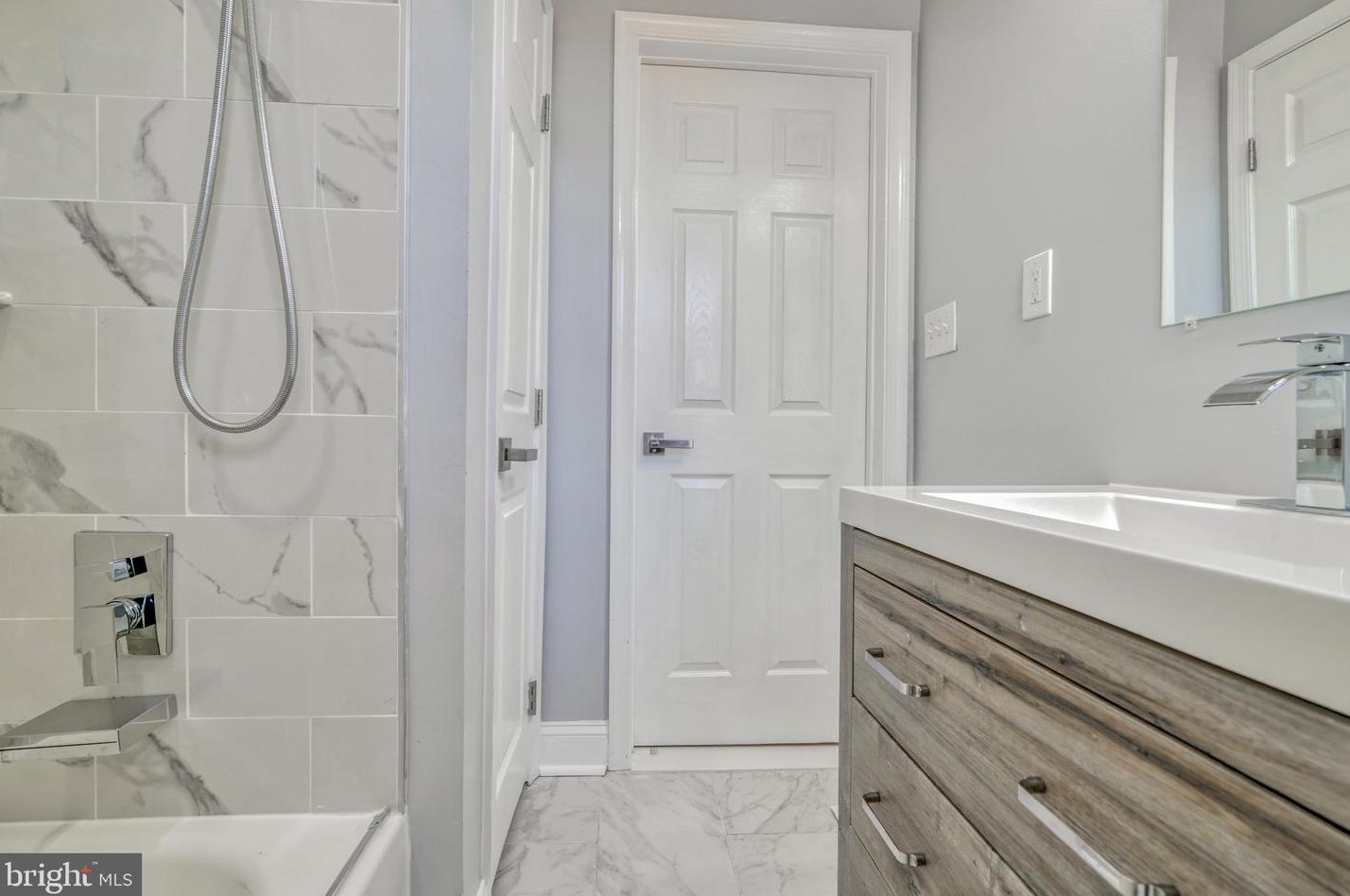 1637 Kingsway Rd, Baltimore MD  21218-1646 exterior