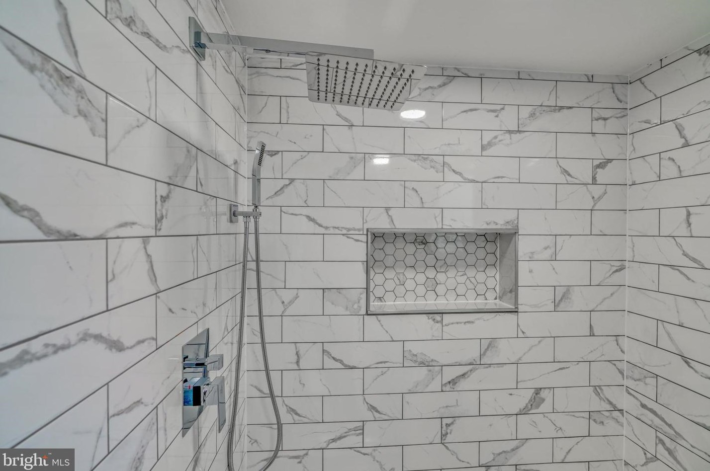 1637 Kingsway Rd, Baltimore MD  21218-1646 exterior