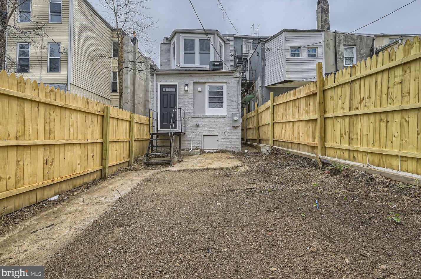 816 Fulton Ave, Baltimore MD  21217-1425 exterior