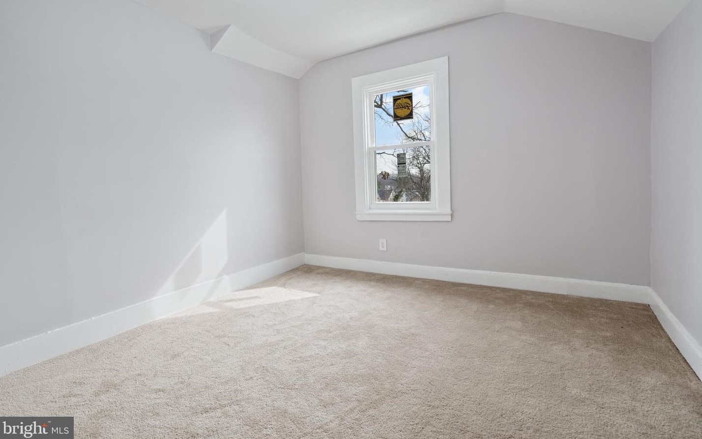3000 Rosalind Ave, Baltimore MD  21215-6405 exterior