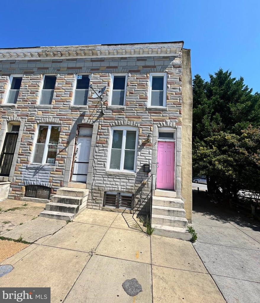 1502 Baker St, Baltimore, MD 21217-2302