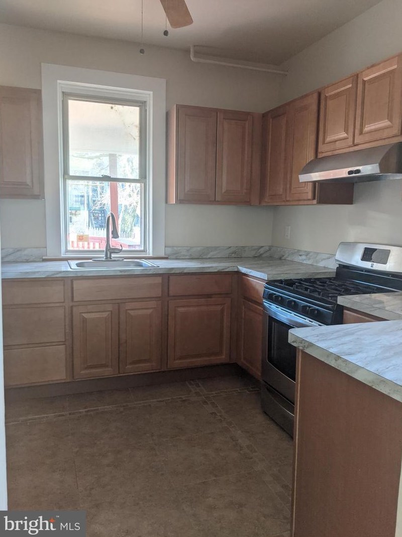 500 Parksley Ave, Baltimore MD  21223-2728 exterior