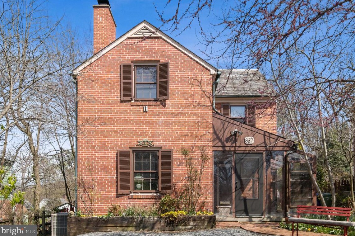 832 Glen Allen Dr, Baltimore, MD 21229-1424