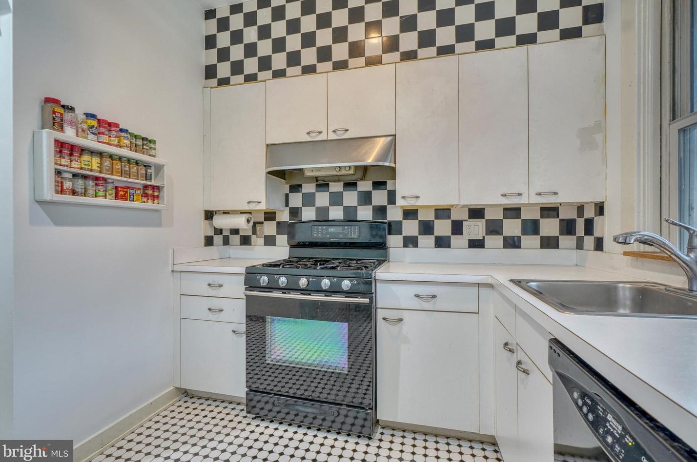 3812 Tudor Arms Ave, Baltimore, MD 21211-2247