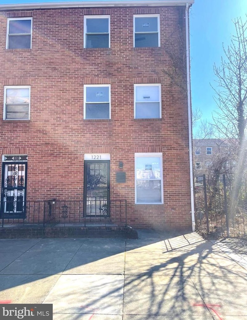 1221 Oliver St, Baltimore MD  21202-5721 exterior