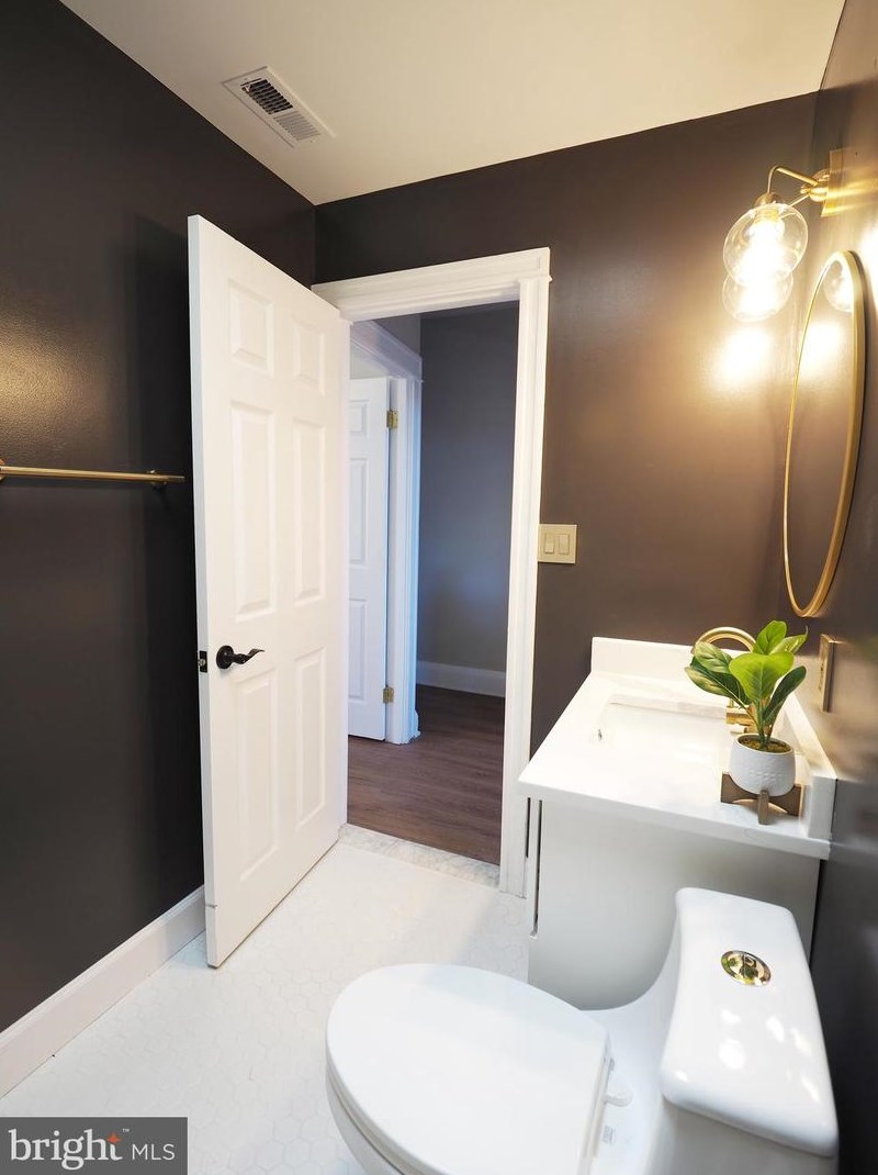 449 Anglesea St, Baltimore MD 21224-2706 exterior