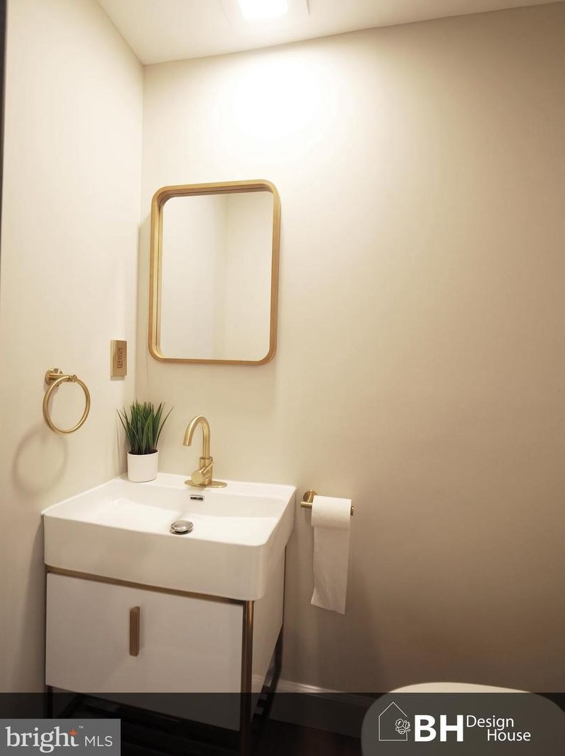 449 Anglesea St, Baltimore MD 21224-2706 exterior