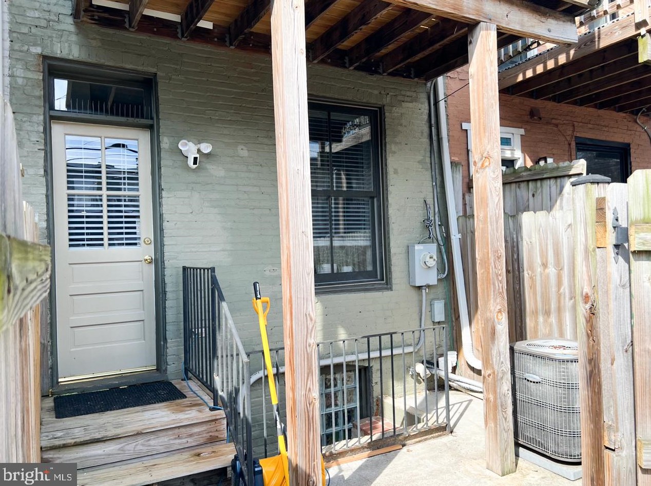 19 Potomac St, Baltimore MD  21224-1336 exterior
