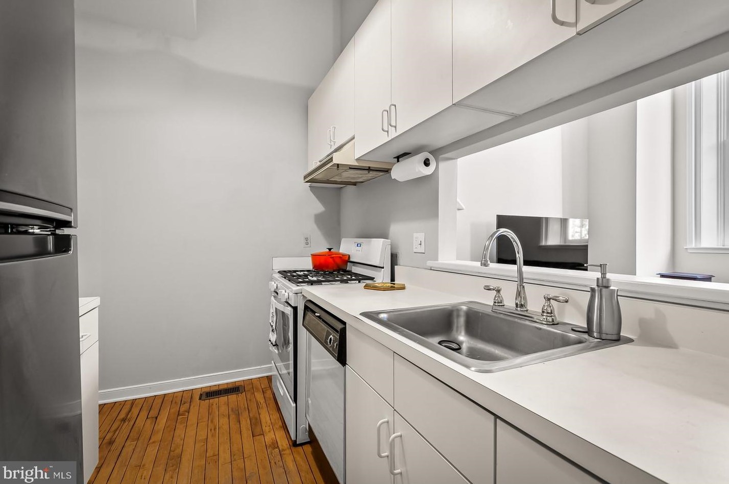 827 Sharp St, Baltimore MD  21230-3613 exterior