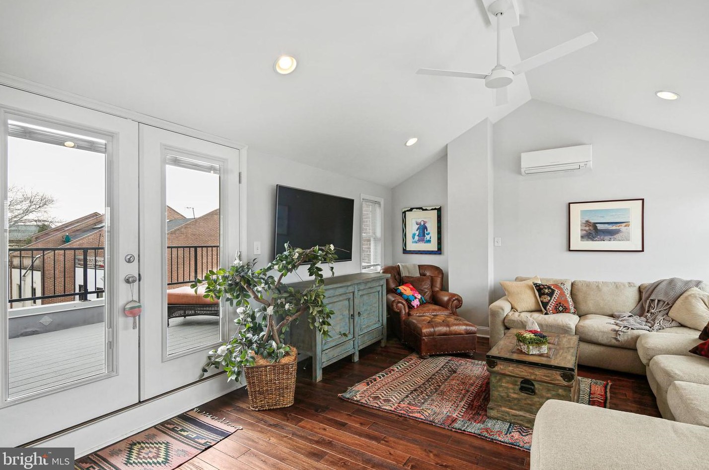 621 Sharp St, Baltimore MD  21230-3621 exterior