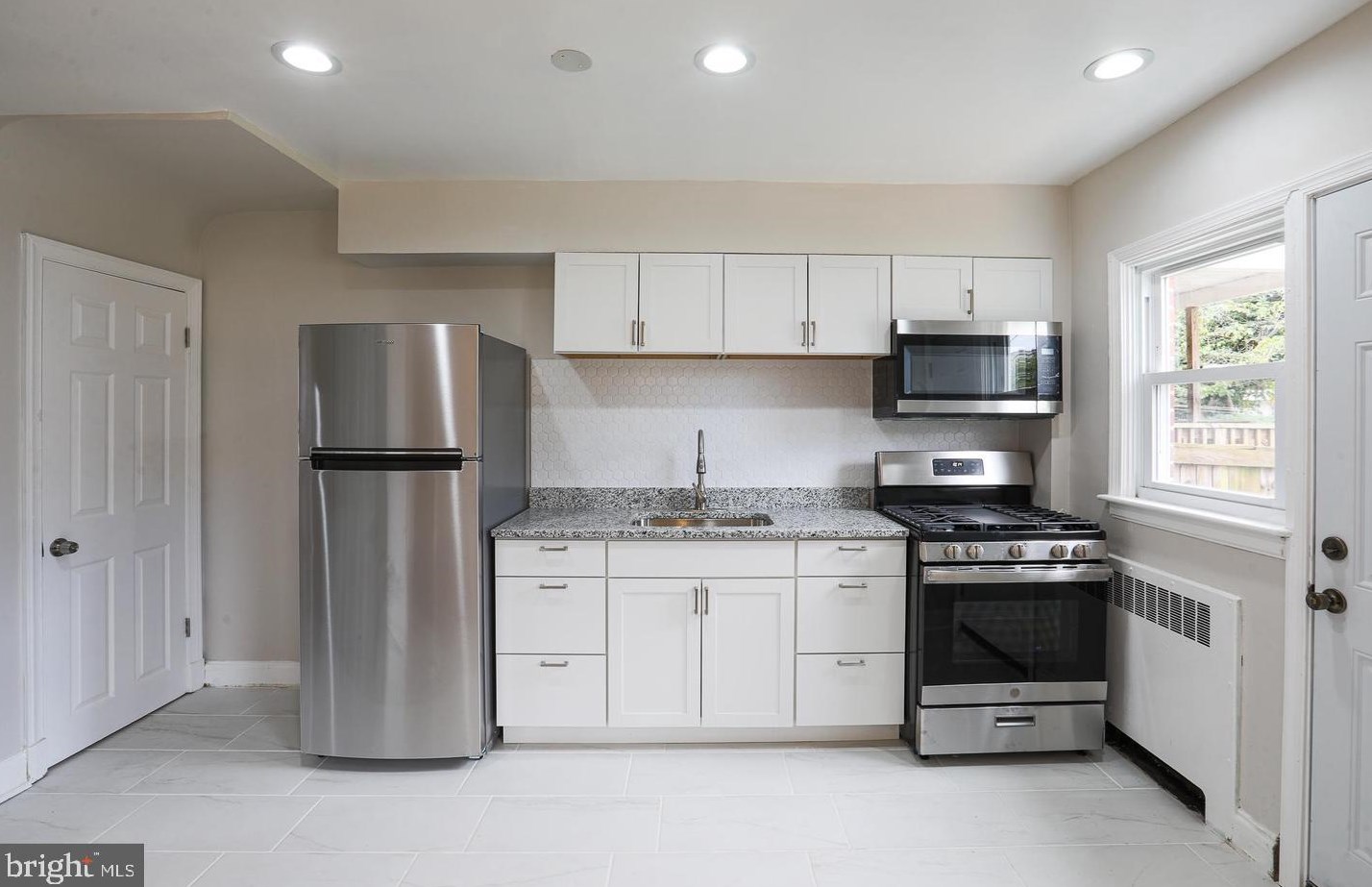 3806 Delverne Rd, Baltimore MD  21218-2127 exterior