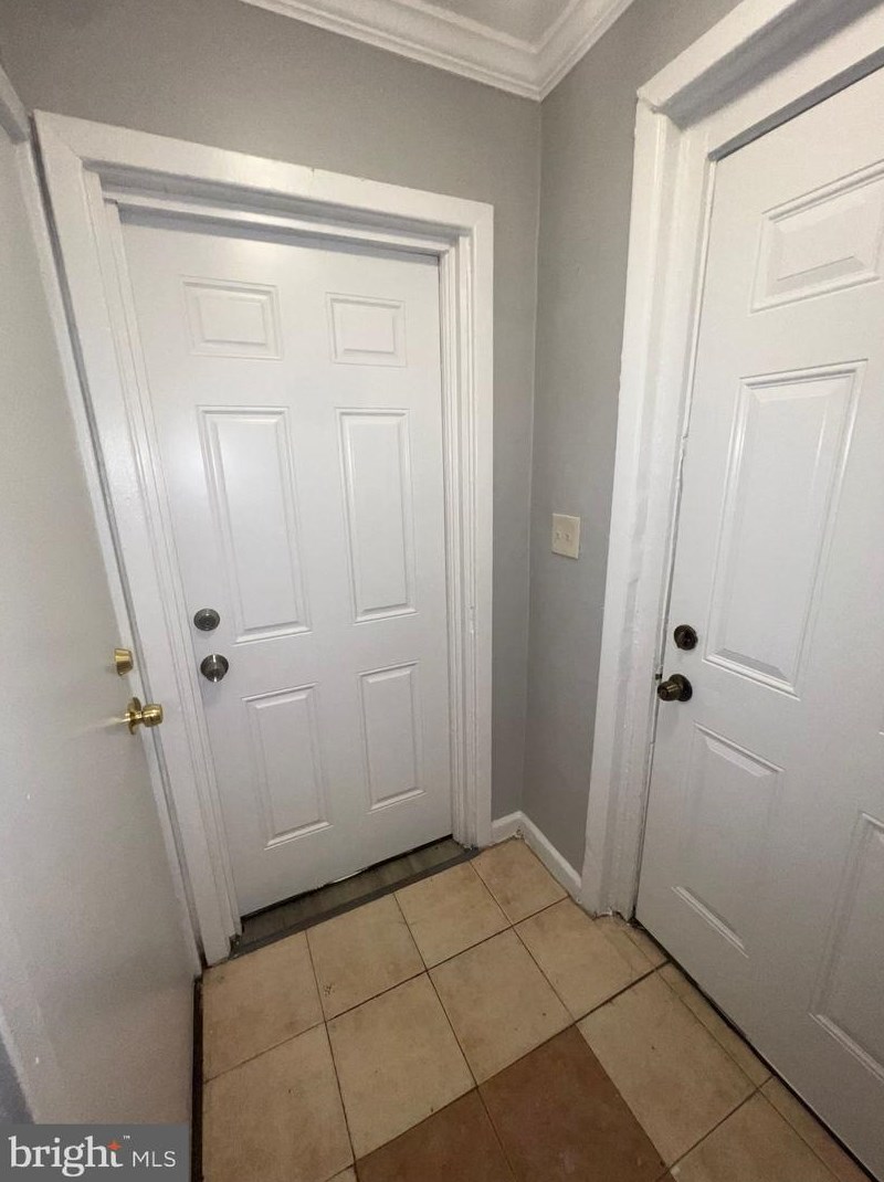 825 Stoll St, Baltimore, MD 21225-2147