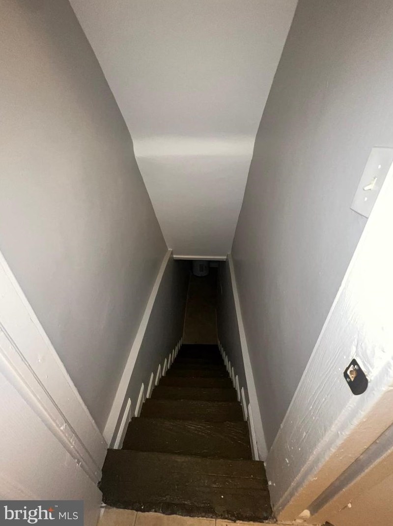 825 Stoll St, Baltimore MD  21225-2147 exterior