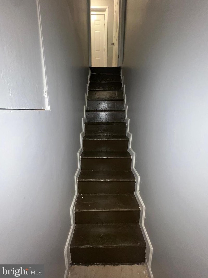 825 Stoll St, Baltimore MD  21225-2147 exterior