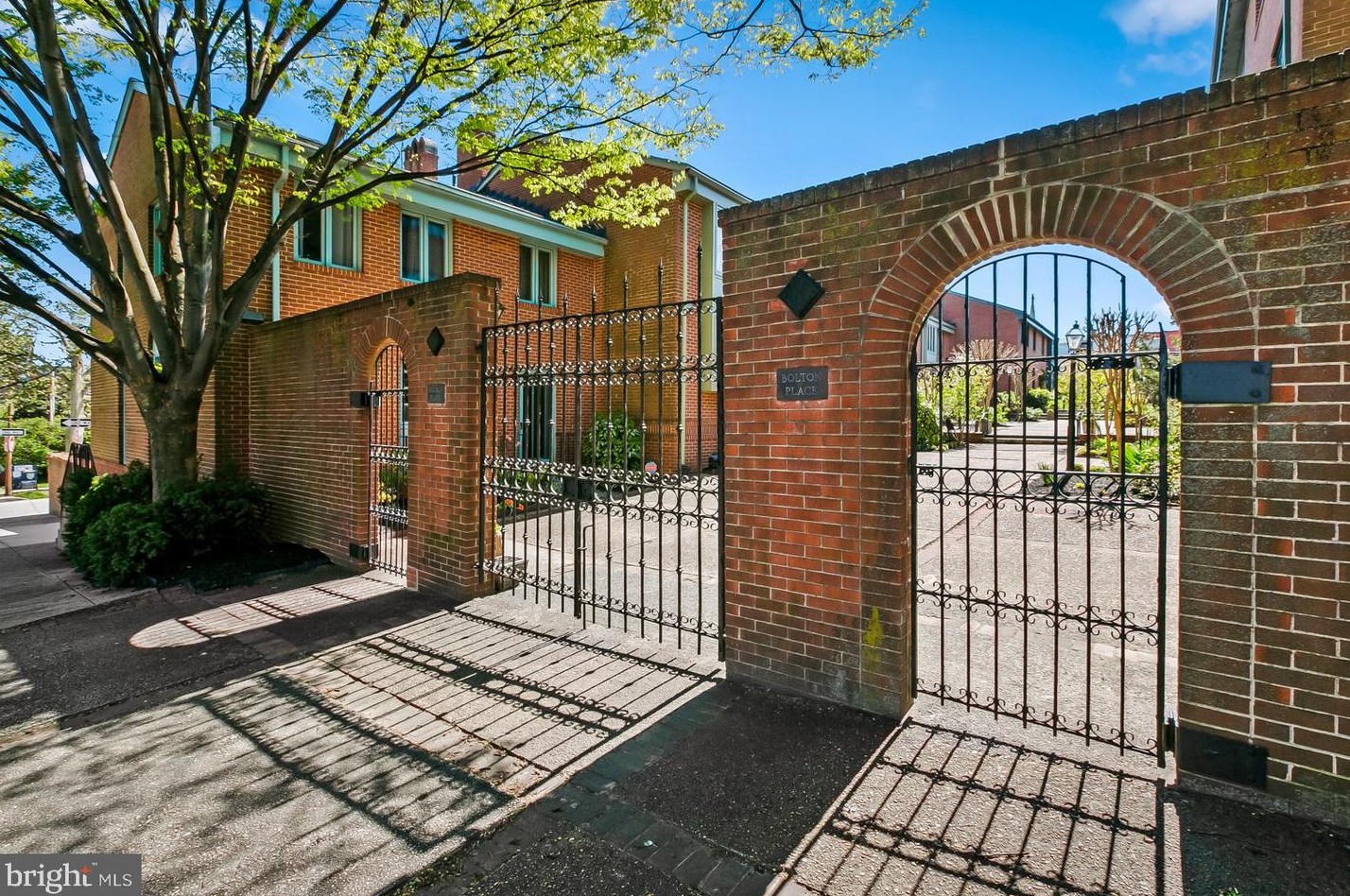 212 Bolton Pl, Baltimore, MD 21217-4107