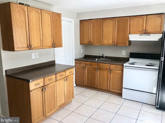 2829 Eastshire Dr, Baltimore MD  21230-3339 exterior