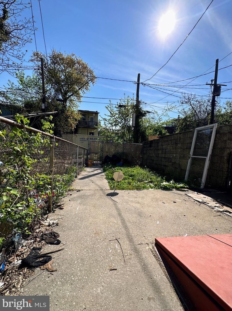 1005 Appleton St, Baltimore MD  21217-1102 exterior