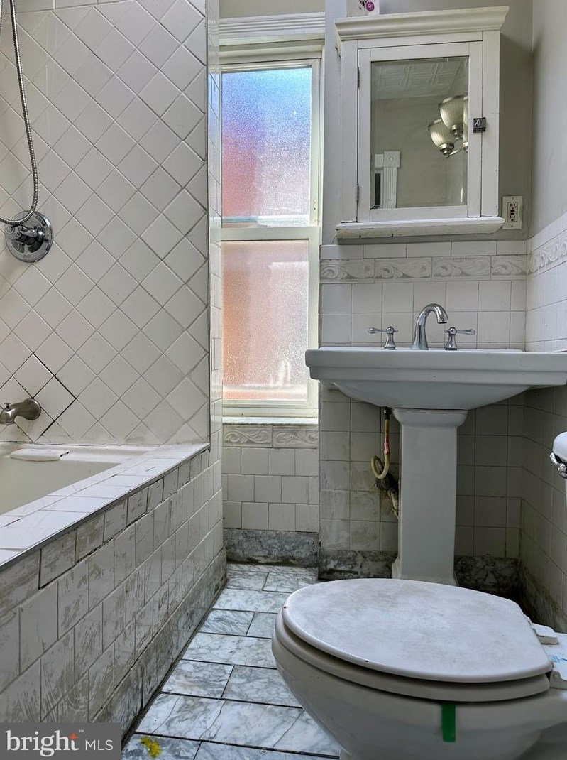 1005 Appleton St, Baltimore MD  21217-1102 exterior