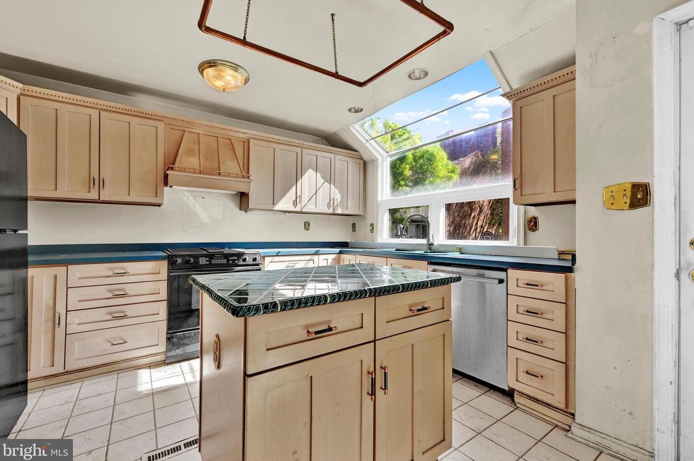 625 Sharp St, Baltimore MD  21230-3621 exterior