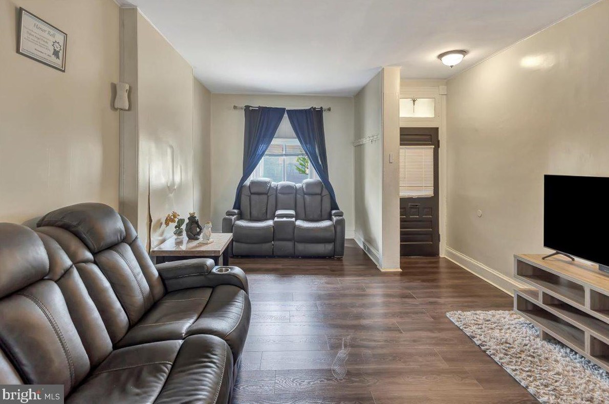 803 Montford Ave, Baltimore MD 21205-2523 exterior