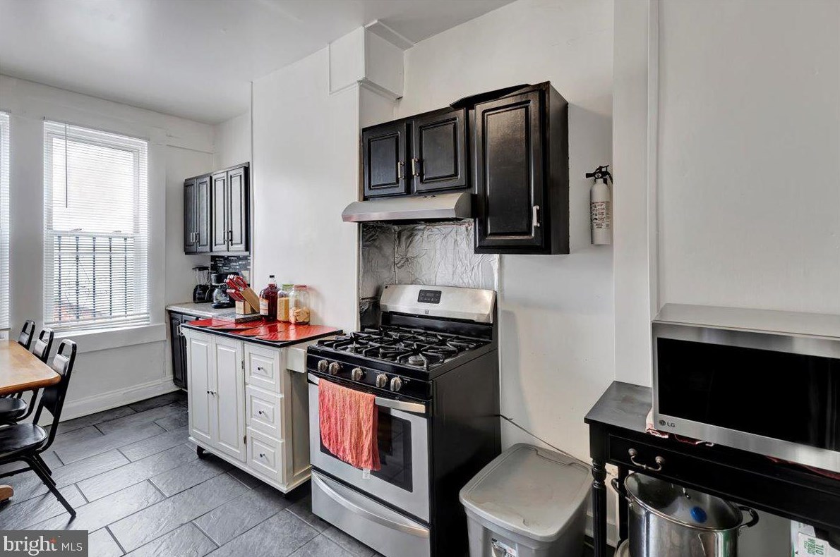 803 Montford Ave, Baltimore MD 21205-2523 exterior