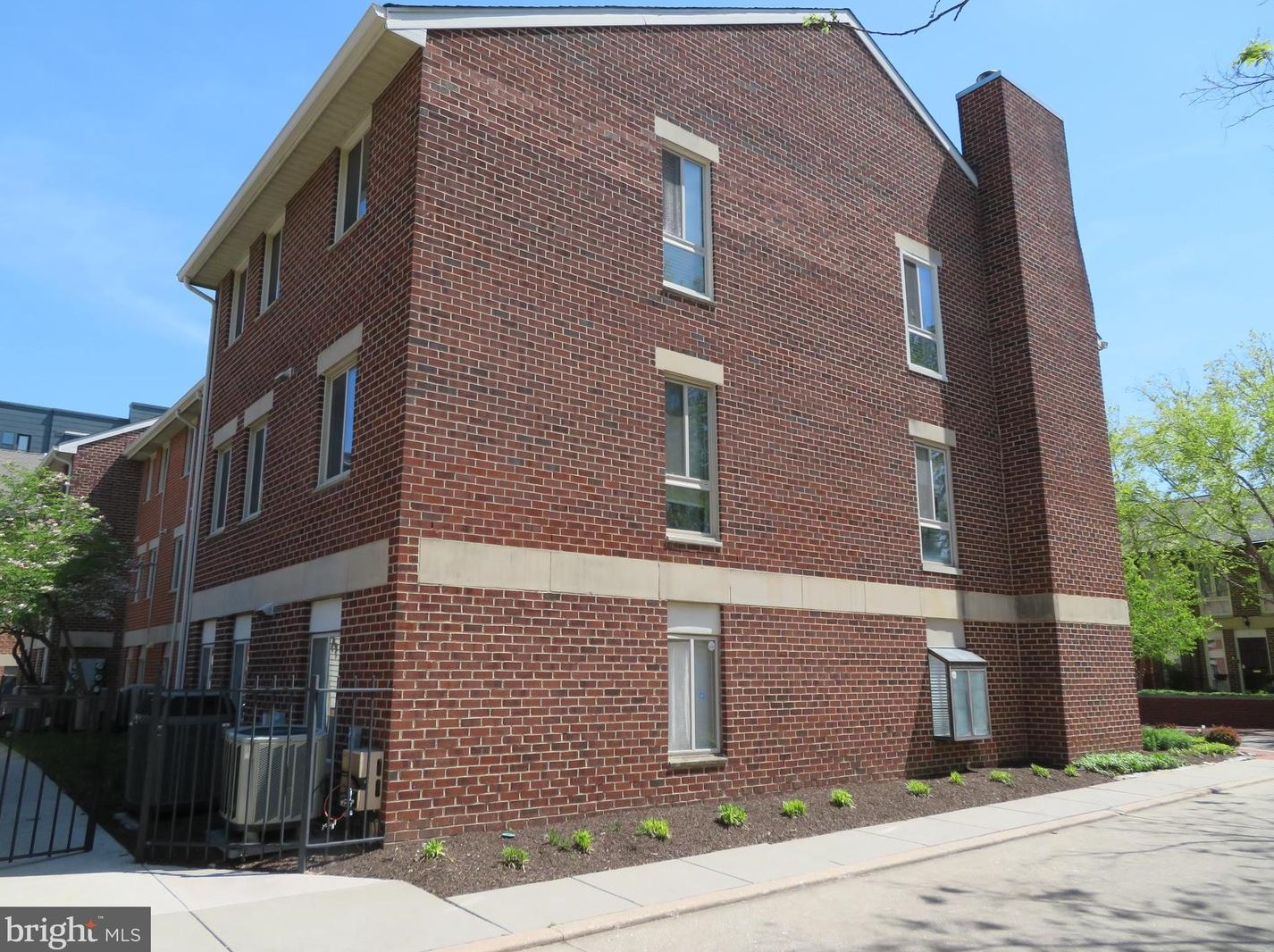 22 Hill St, Baltimore, MD 21230-3815
