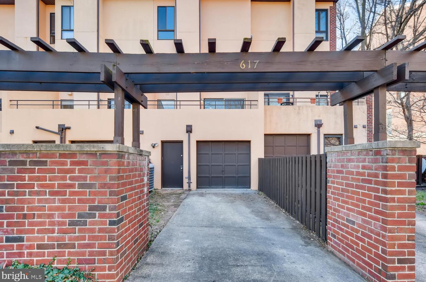 19 Barre St, Baltimore MD  21201-2465 exterior