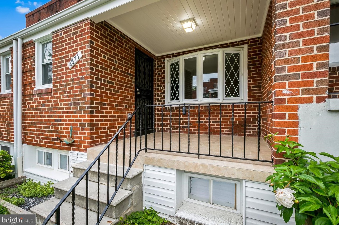 4571 Derby Manor Dr, Baltimore MD  21215-6538 exterior
