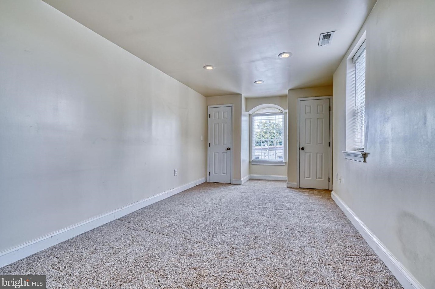 105 Montford Ave, Baltimore MD  21224-1015 exterior