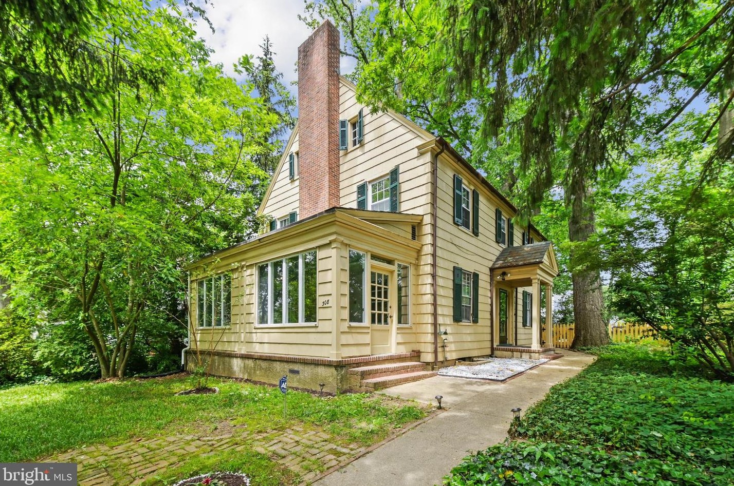 308 Thornhill Rd, Baltimore, MD 21212-3502