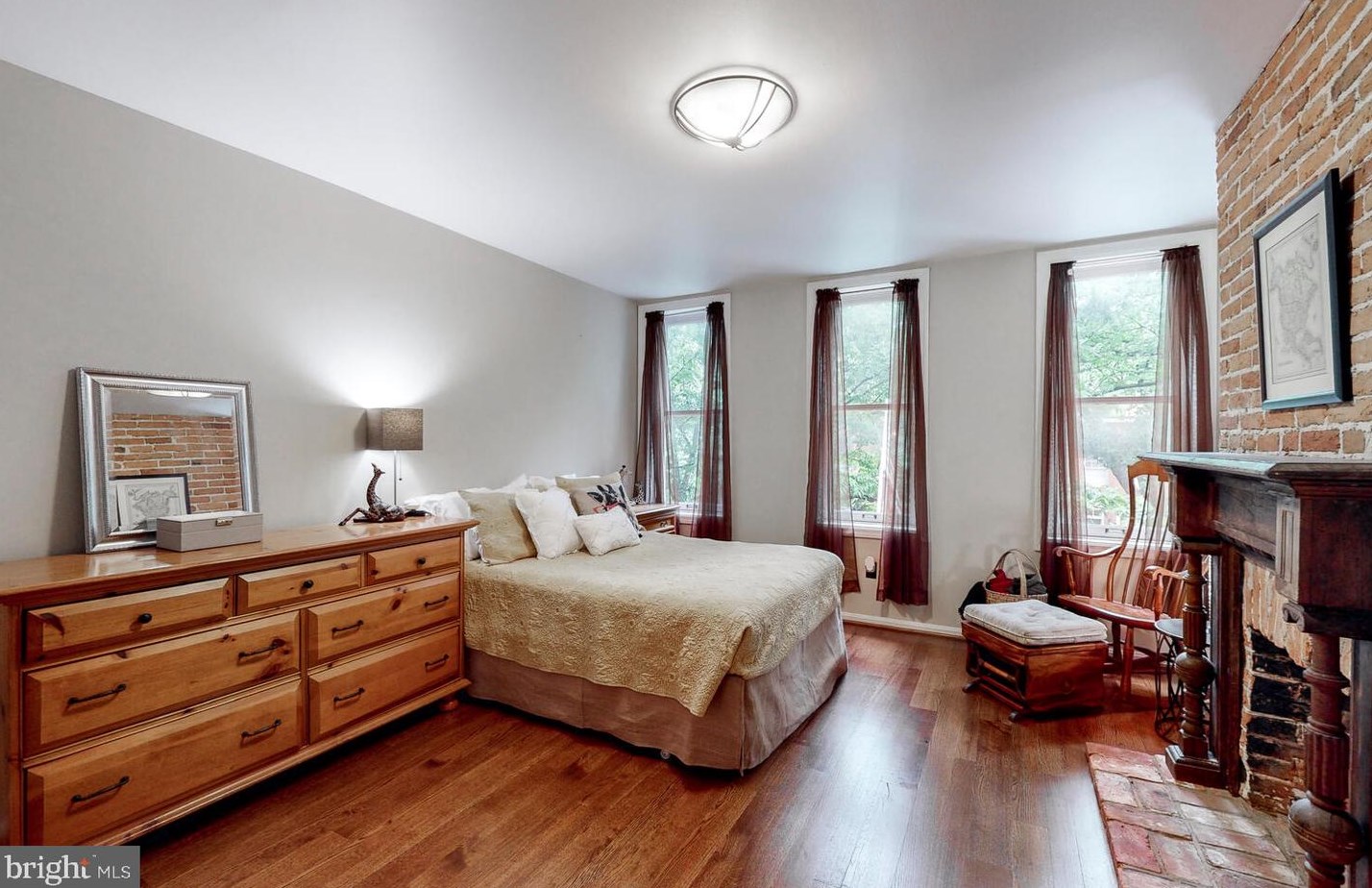 128 Lee St, Baltimore MD  21201-2421 exterior