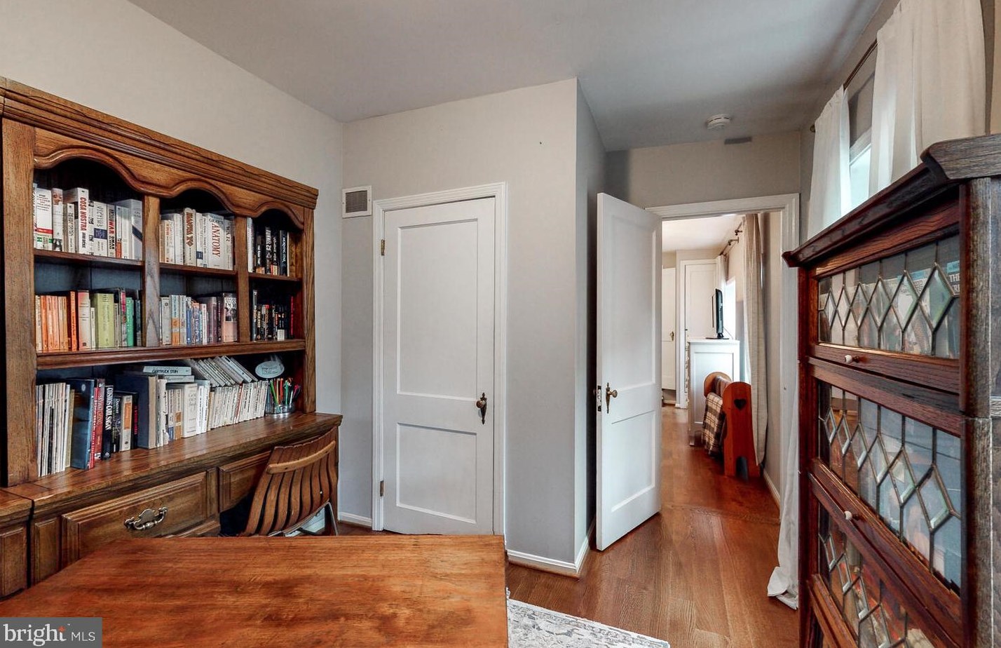 128 Lee St, Baltimore MD  21201-2421 exterior