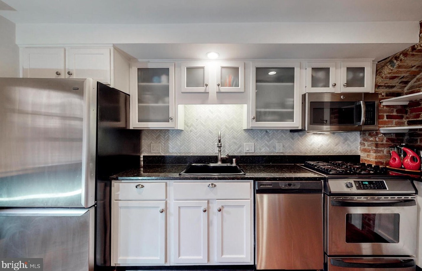 128 Lee St, Baltimore MD  21201-2421 exterior