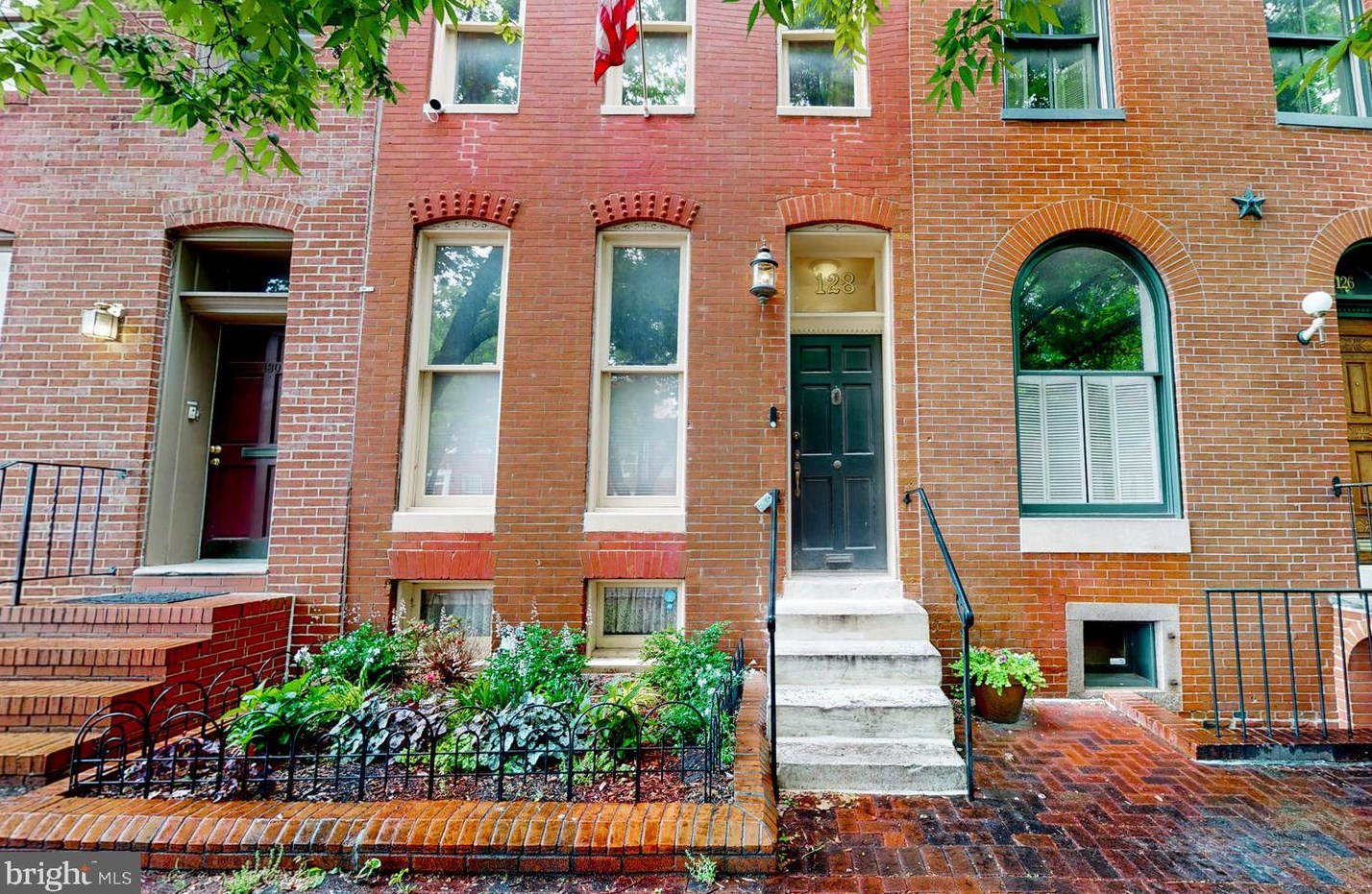 128 Lee St, Baltimore MD  21201-2421 exterior